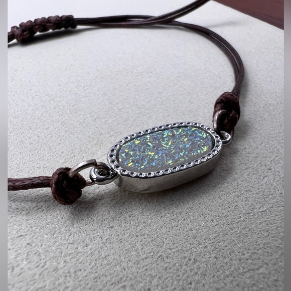 Handmade bracelet brown with a pearl like centre - Picture 4 of 5